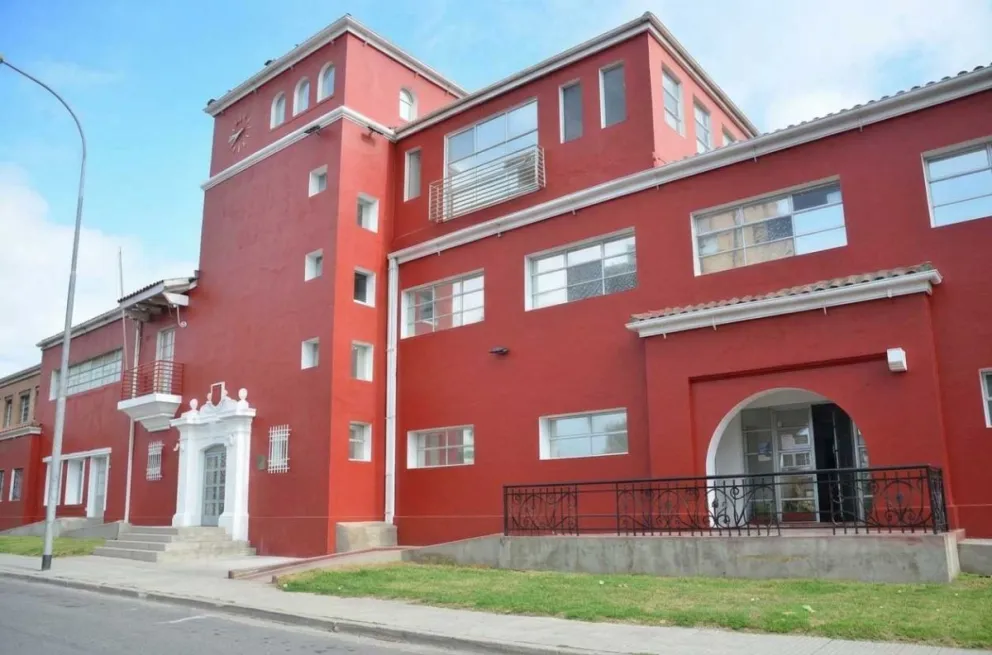 La exestación de trenes de La Serena ha perdurado a través del tiempo y su edificio ha tenido diversos usos desde el término del servicio ferroviario de pasajeros y carga en 1975.

