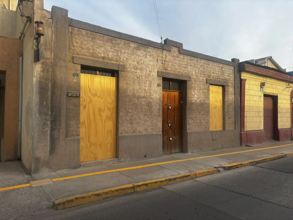 La vivienda afectada permanece con accesos y ventanas protegidos tras el robo denunciado por su propietario. (Foto: Cedida)