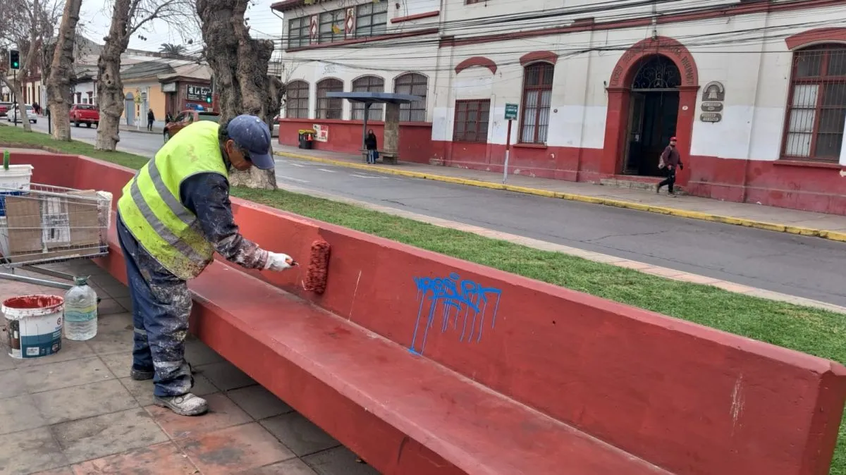 Municipio de La Serena repinta fachadas rayadas