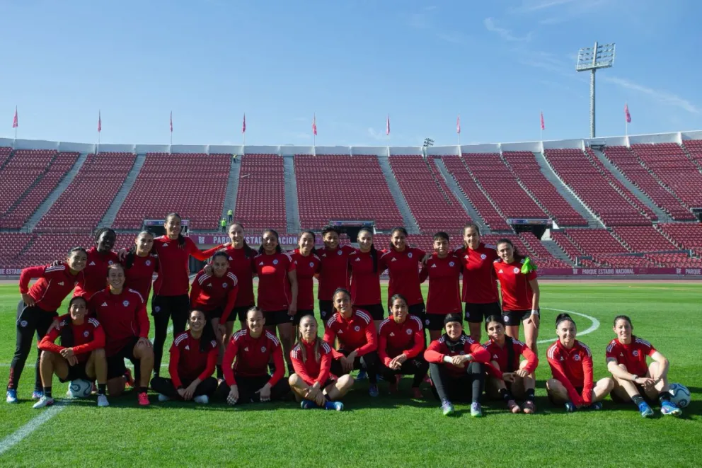 En la Roja femenina saben que no existen cálculos posibles ni margen para especular. El escenario para este viernes es ganar para ir a la repesca. (Foto: @LaRoja)