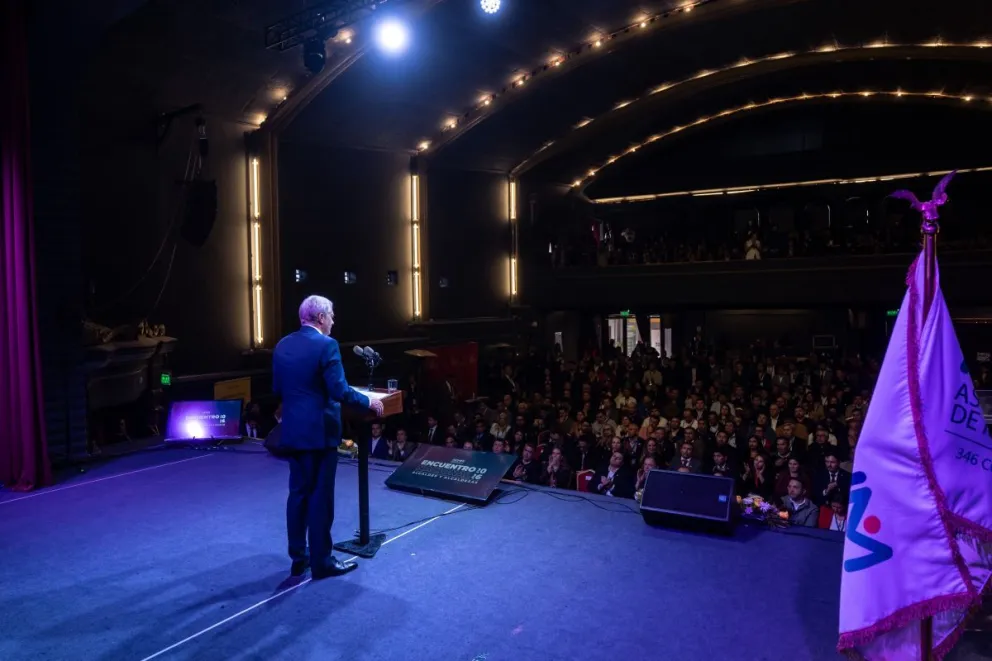 En el Teatro Centenario, y por cuatro jornadas, se realizó el encuentro nacional de alcaldes, al que asistió el Presidente José Antonio Kast. (Foto: Presidencia)
