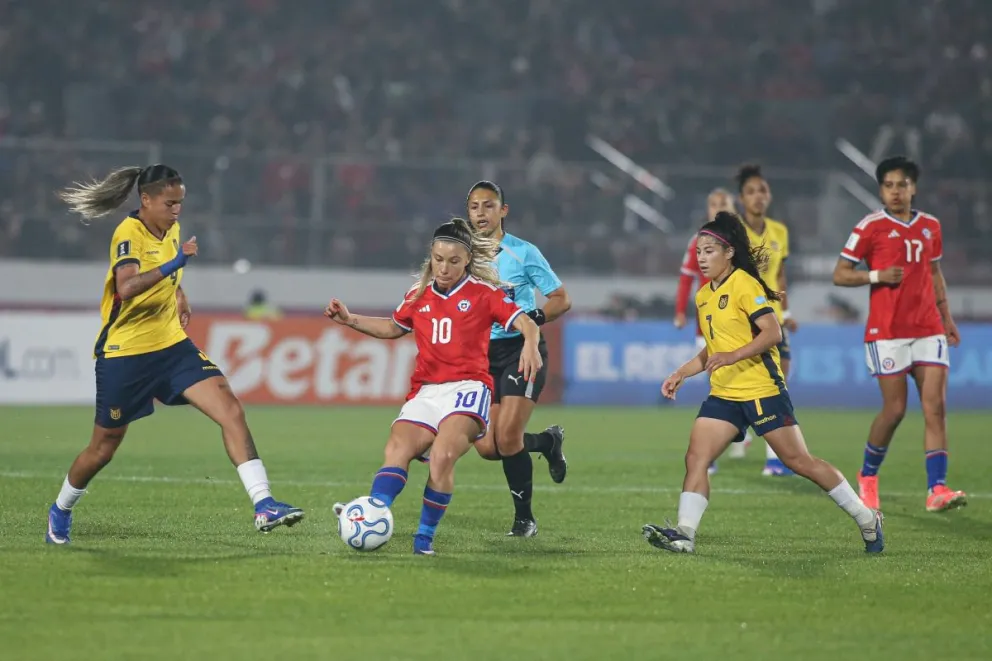 El ciclo de Luis Mena sufrió un duro golpe al ver frustrado el objetivo de instalar nuevamente a Chile en una Copa del Mundo. (Foto: Selección Chilena)