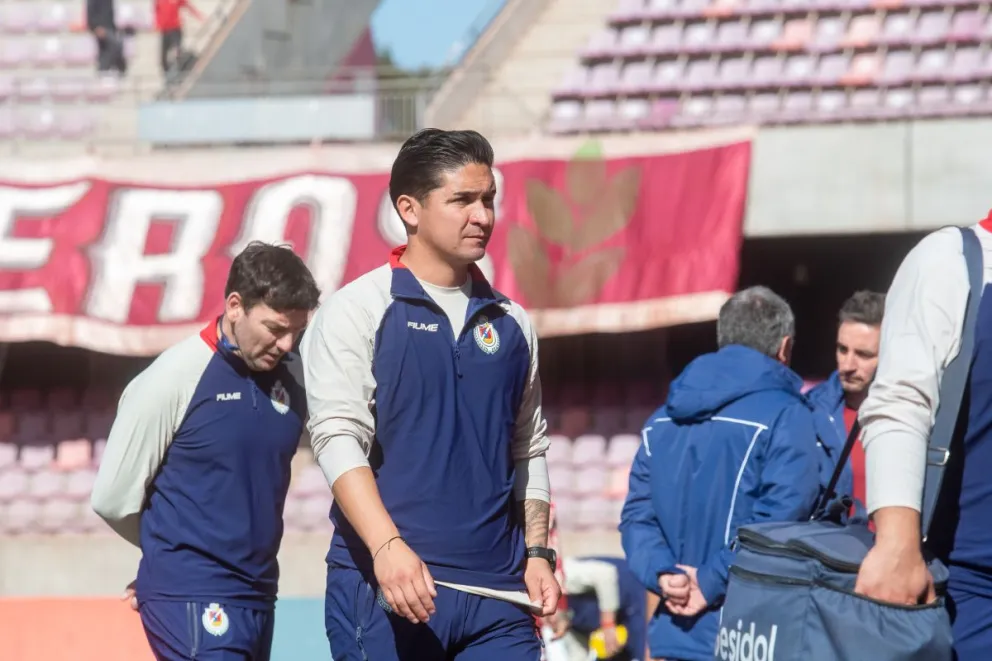 El técnico  Felipe Gutiérrez, insiste que la prioridad siempre ha estado puesta en consolidar al equipo en la máxima categoría. (Foto: Cristian Silva)