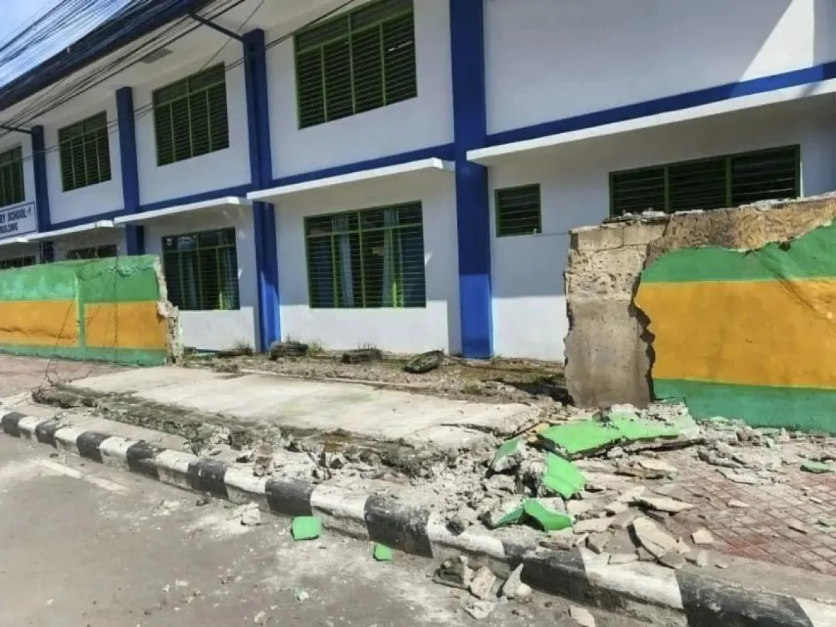 Cerca de 40 fallecidos y 4 millones de niños sin escuela por el sismo de 7,8 en Filipinas