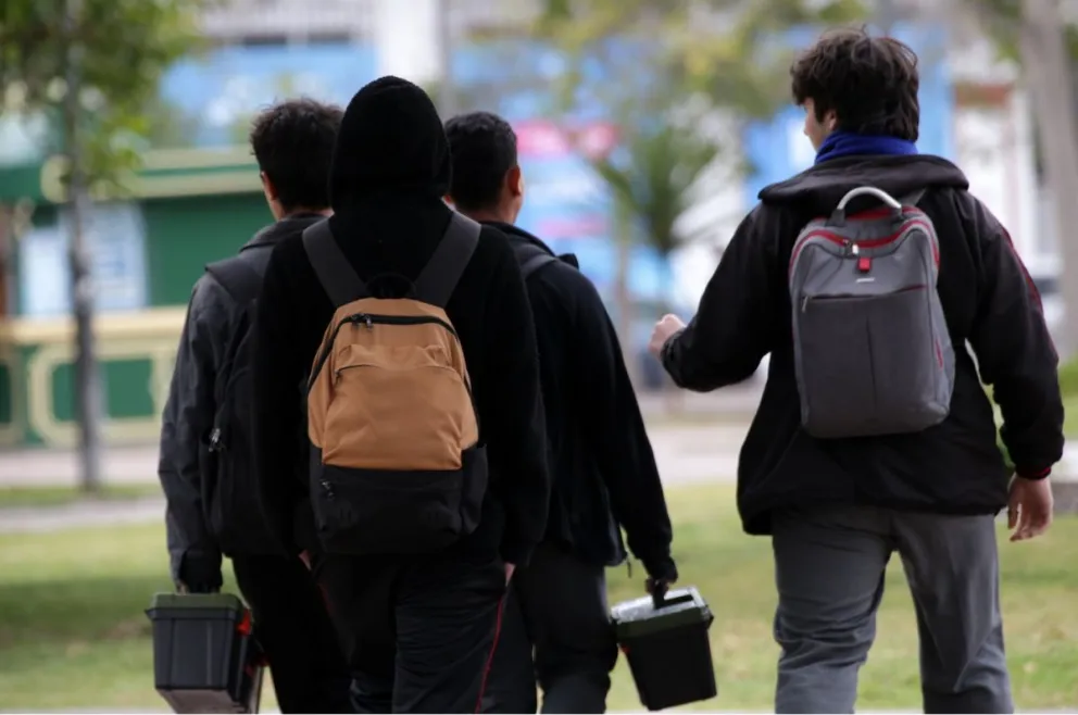 Para los expertos la revisión de mochilas y bolsillos puede transformarse en una herramienta útil sólo para determinados establecimientos que enfrentan situaciones específicas de violencia, grupo minoritario dentro del sistema. (Foto: El Día)