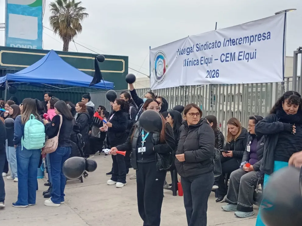 Más de 500 funcionarios de la Clínica RedSalud Elqui permanecen en paro desde el lunes. (Foto: Oscar Rosales)