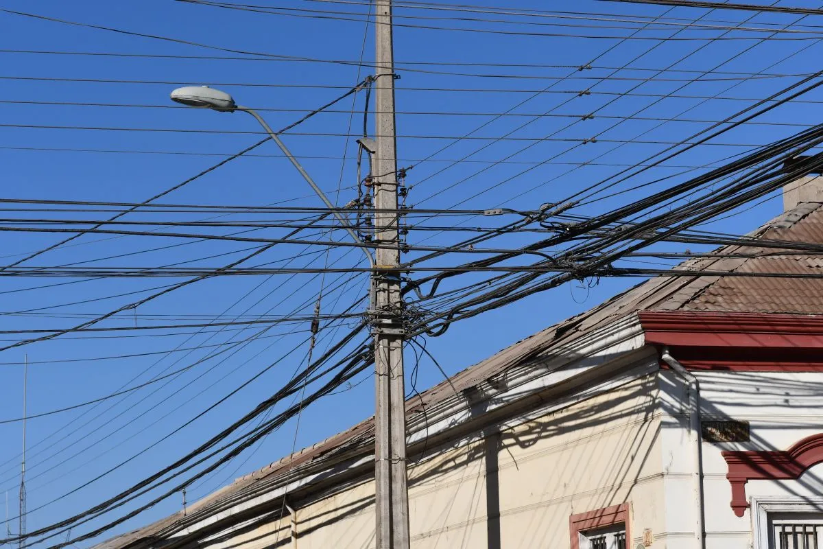 La Serena inicia retiro de cables en desuso en Casco Histórico