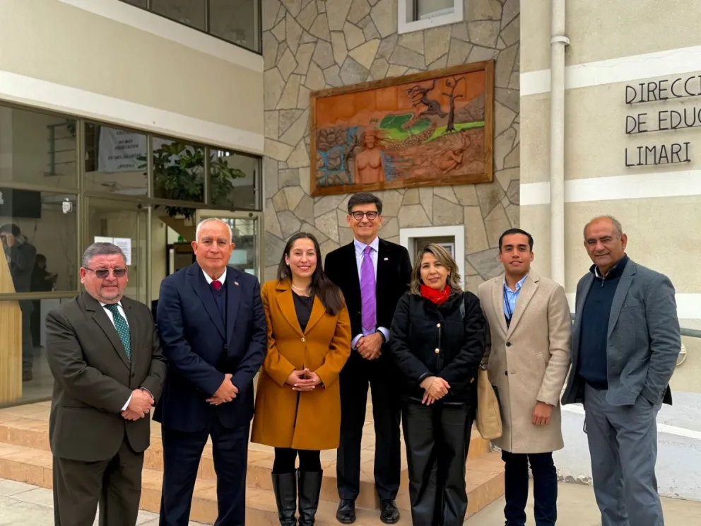 Coordinan acciones para fortalecer la educación pública