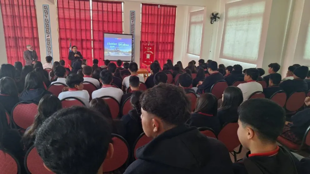 El taller tuvo como objetivo promover la prevención temprana y fortalecer el conocimiento de los estudiantes respecto de las implicancias sociales y legales que pueden derivarse de determinadas conductas. (Foto: Cedida)