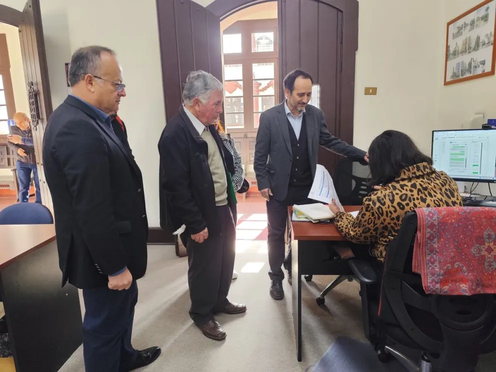 Usuarios de la Fundación de las Familias, acompañados por parlamentarios, ingresaron un recurso de protección en la Corte de Apelaciones de La Serena, el que fue acogido por el tribunal de alzada. (Foto: Oscar Rosales)