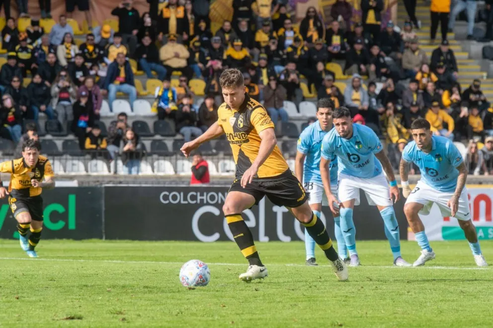 Minuto 97 del partido y Nicolás Johansen tuvo la oportunidad de dejar los tres puntos en el puerto, posibilidad que quedó trunca. (Créditos: Cristian Silva) 