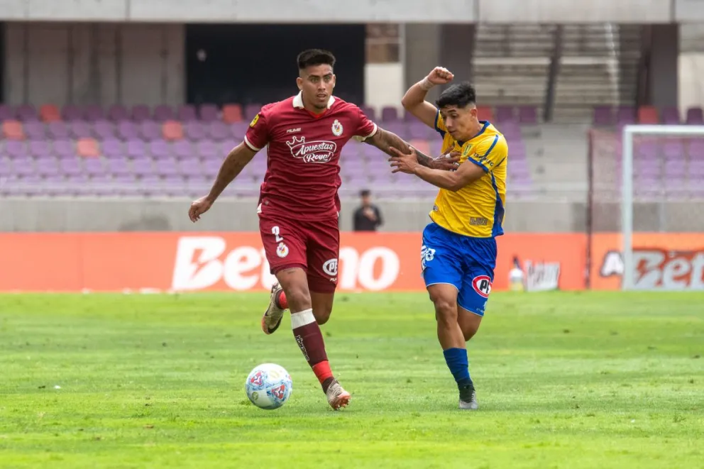 La enfermería continúa condicionando las decisiones deportivas en Deportes La Serena, equipo que necesita recuperar piezas importantes de cara al segundo semestre. Esta vez la baja es el defensa Andrés Zanini. (Foto: Cristian Silva)