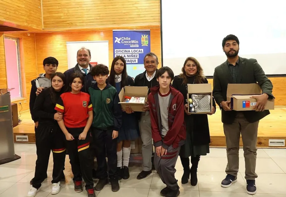 Los kits, distribuidos a través de las Oficinas Locales de la Niñez, buscan apoyar el autocuidado y la protección de niños, niñas y adolescentes en contextos de emergencia.