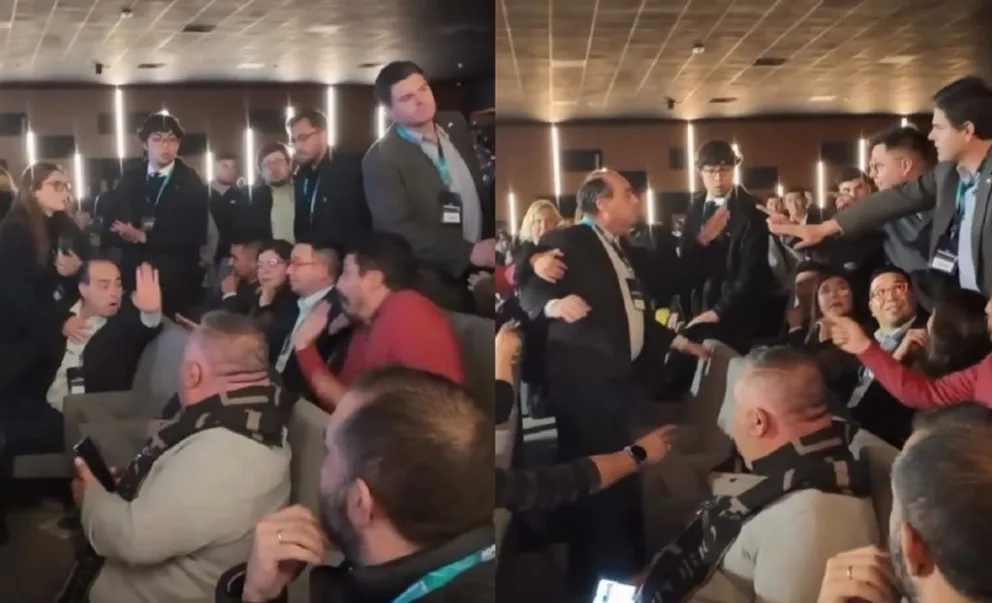 Participantes del evento terminaron protagonizando una riña luego que se pasara un saludo grabado del Presidente Kast durante la asamblea. (Foto: Captura de video)