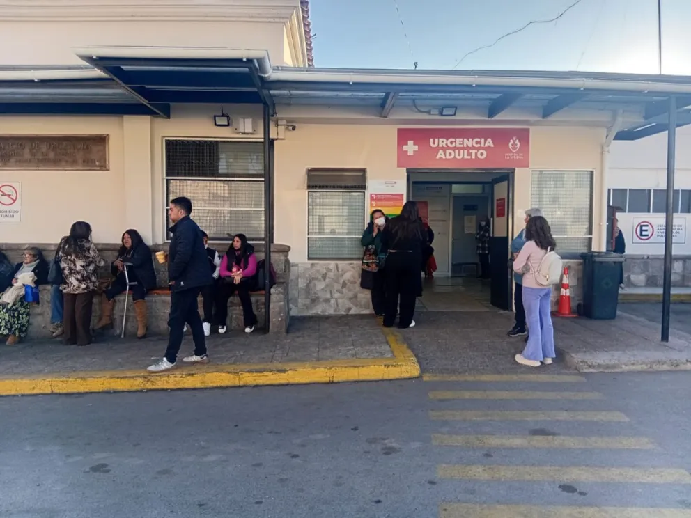 Ayer, la urgencia del hospital de La Serena no se vio colapsada por el paro en la salud primaria ni por la huelga de la Clínica RedSalud, aunque es numerosa la gente que acude a diario. (Foto: Oscar Rosales)