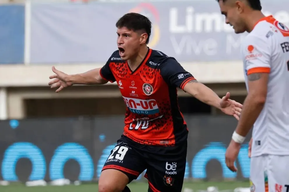El delantero argentino Facundo Pons, que recientemente quedó desvinculado de San Martín de Tucumán, es la carta para reforzar al campeón chileno. (Foto: Instagram)