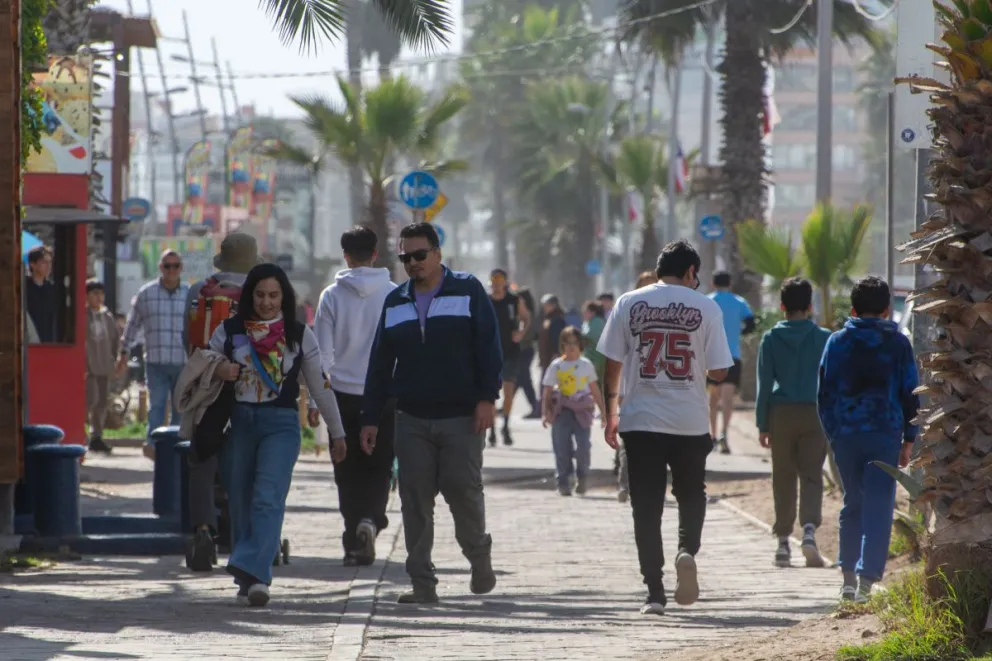 La Avenida del Mar es un lugar predilecto para caminatas y paseos al aire libre para los turistas de temporada invernal.