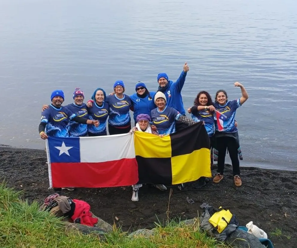El equipo porteño estuvo conformado por nueve nadadores, seis mujeres y tres hombres de entre 38 y 70 años, representantes de los clubes Máster Coquimbo y Club Mayor de Natación Coquimbo. (Foto: Cedida)