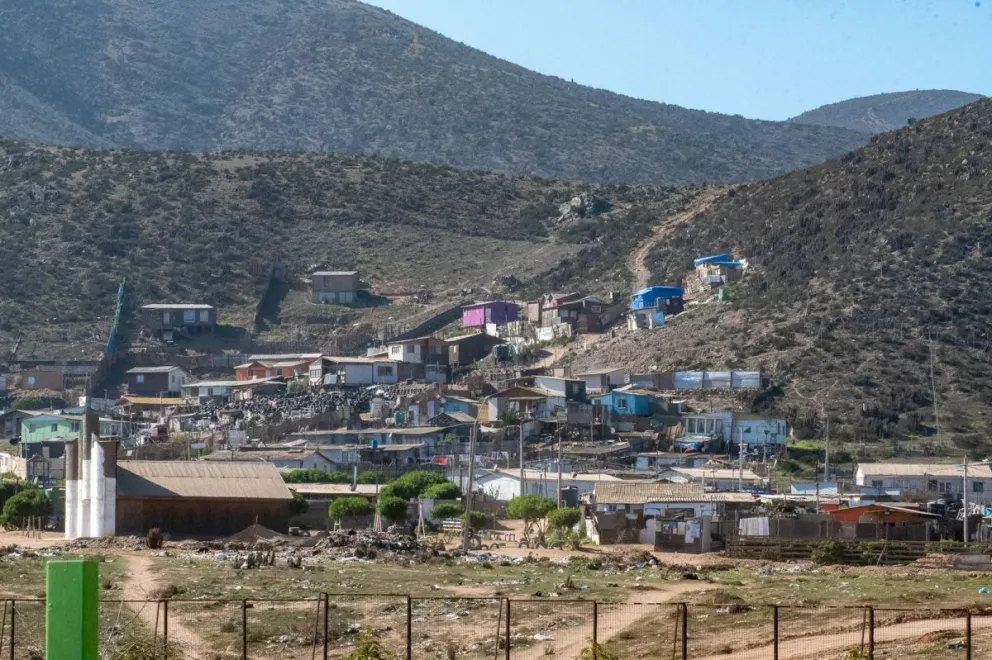 La Varilla dejó hace años de ser un solo campamento y hoy reúne diversas realidades habitacionales en un mismo territorio. (FOTO: Cristian Silva).