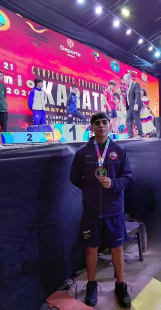 El joven deportista se trasladó hasta tierras colombianas junto a su entrenador y padre, Juan Miguel Alcalá, integrando el Team Chile. (Foto: Amir Alcalá)