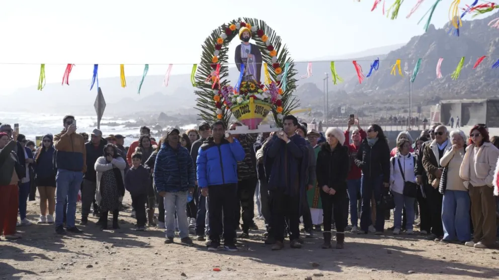 La imagen de San Pedro recorrió la caleta en una emotiva procesión, que confirmó la profunda fe y devoción de quienes desarrollan la actividad pesquera artesanal. (Foto: Cedida)