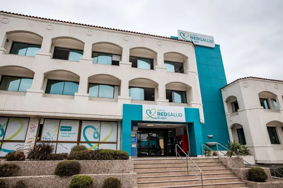 Tras un acuerdo entre las partes, este miércoles se puso término a la huelga de los funcionarios y funcionarias de clínica RedSalud. (Foto: El Día)