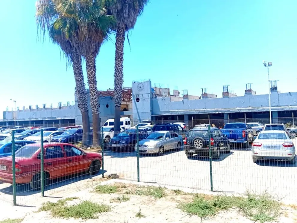 El edificio del Mercado del Mar ha estado durante más de una década a medio construir, condición que quedará en el pasado una vez que se licite el término de la obra. (Foto: Oscar Rosales)
