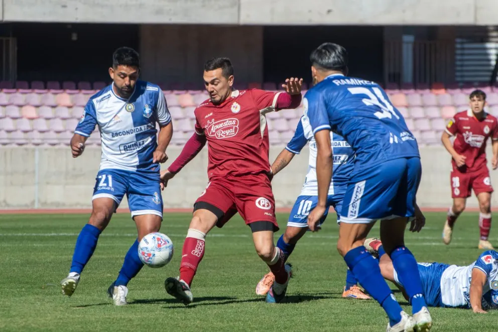 Antofagasta le cerró los caminos a Deportes La Serena, equipo que no logra mostrar mejoría de cara a la segunda rueda donde el deté Felipe Gutiérrez sigue siendo el más cuestionado. (Foto: Cristian Silva)
