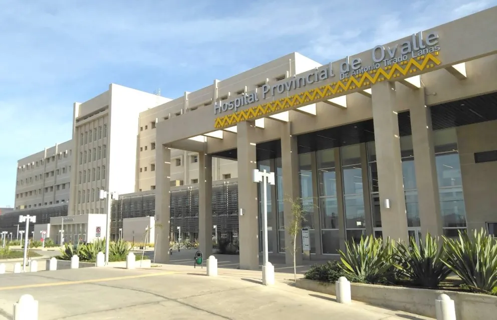 Desde el recinto reconocen que han tenido dificultades para encontrar especialistas y que aumentaron las consultas en urgencia, pero aseguran que no han registrado falta de insumos. (Foto: Archivo)