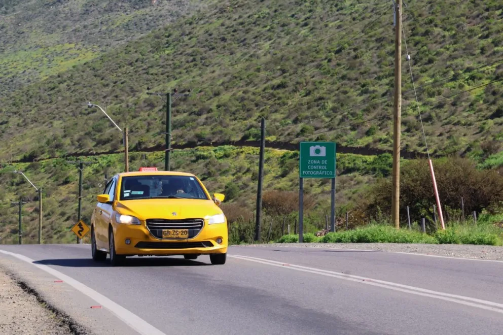 Instalada en el acceso por cuesta El Hinojo, esta tecnología permite, entre otras cosas, controlar la velocidad vehicular y reconocer en tiempo real patentes, marcas, modelos y colores de vehículos. (Foto: cedida)
