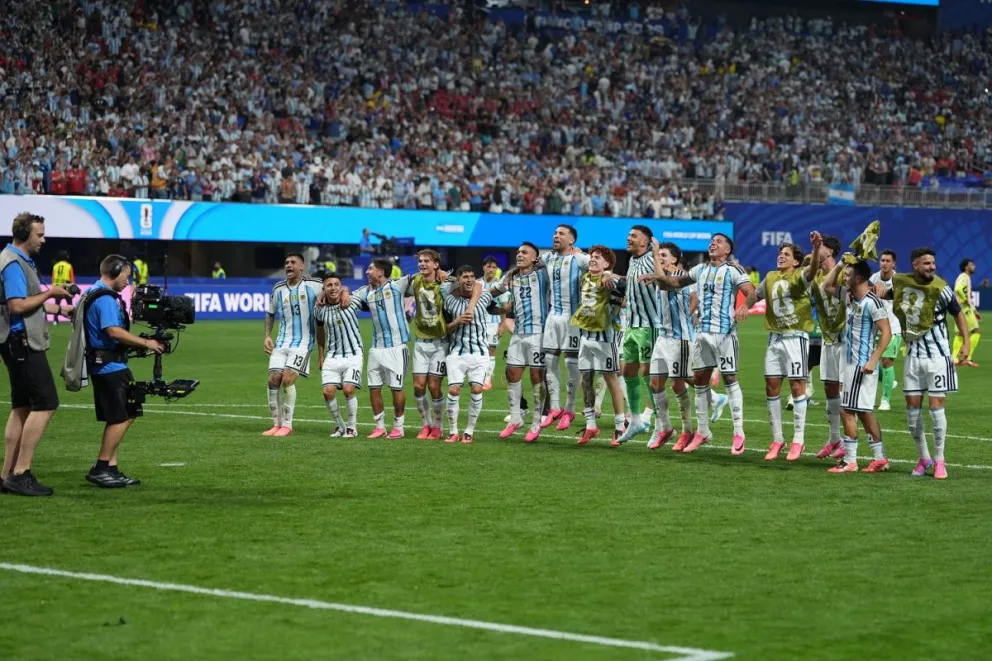 La albiceleste deberá dar vuelta rápidamente la página tras la alegría que significó eliminar a Egipto y prepararse para los cuartos de final, donde enfrentará a Suiza. (Foto: EFE)