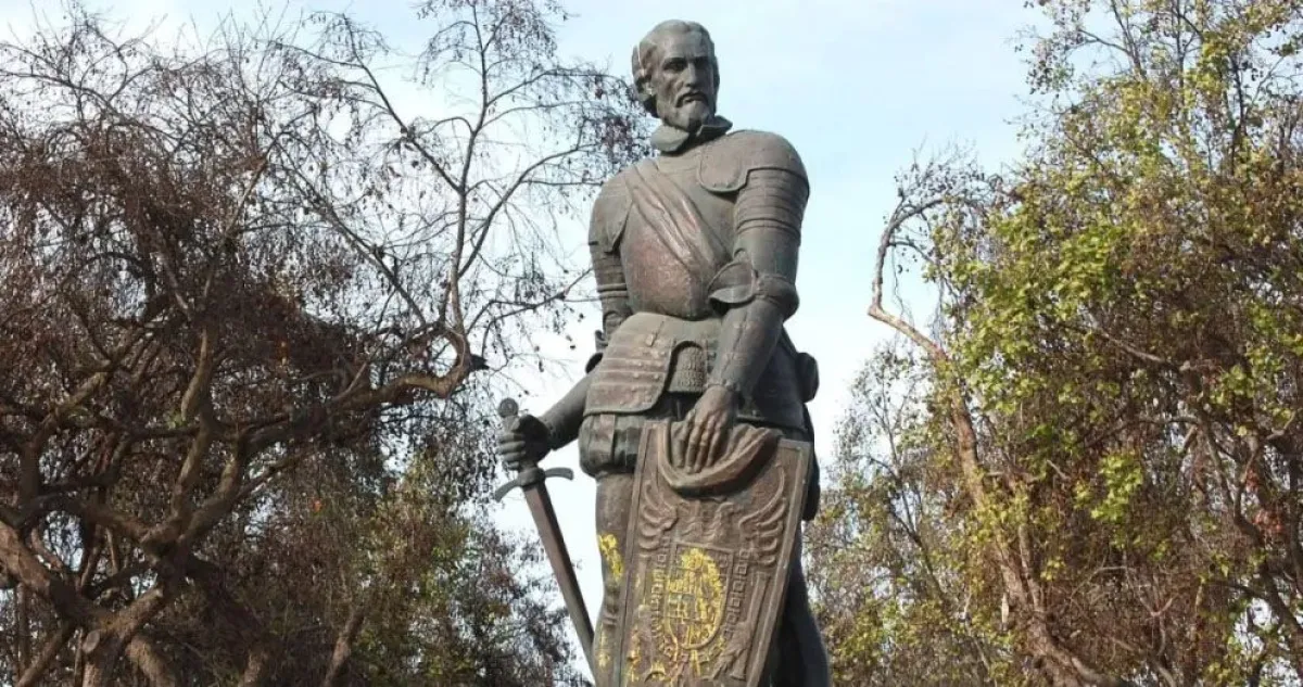 Historia de la estatua de Francisco de Aguirre: del homenaje al retiro