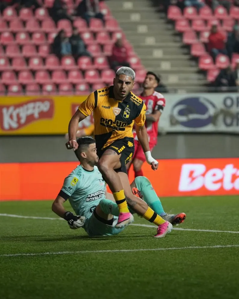 El delantero paraguayo Luis Riveros, que viene anotando en las últimas fechas, le dio el triunfo al conjunto aurinegro en La Calera. (Foto: Coquimbo Unido)