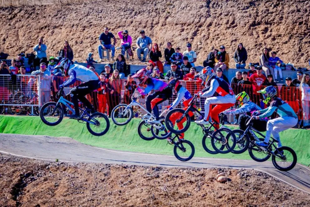 Los integrantes del Club de Ciclismo Rodacumbres, acapararon las miradas durante el desarrollo de la doble fecha del Nacional BMX celebrado en la pista del Cendyr. (Foto: Club Rodacumbres)