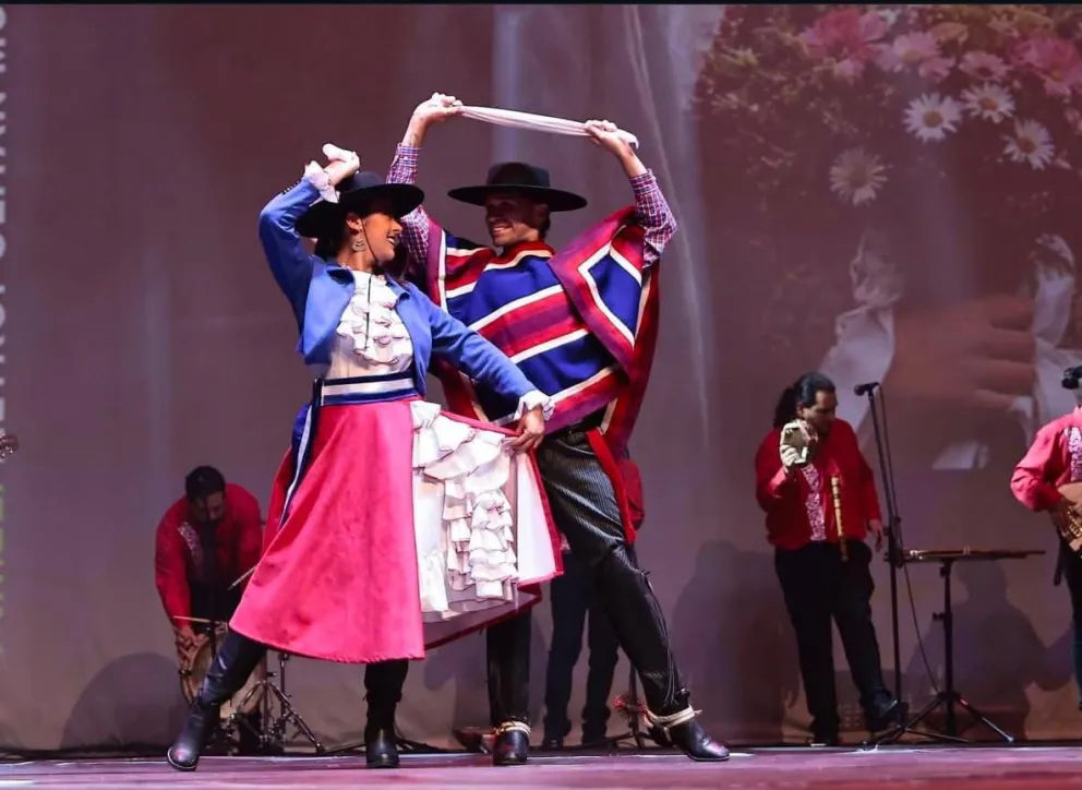 Los bailes típicos chilenos, especialmente del norte del país, son los que está poniendo en escena el Ballet Alas de Mi Tierra en Turquía, donde se encuentran de gira.