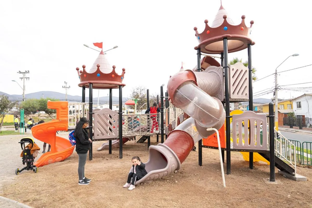Coquimbo incorpora 25 juegos infantiles en barrios y zonas rurales