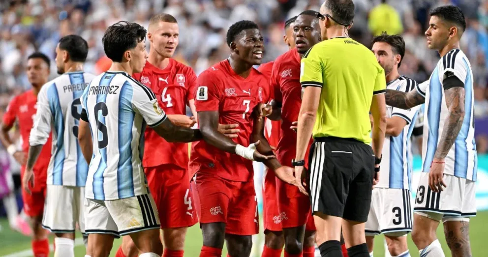 VAR cambió protocolo: expulsión de Embolo fue por nueva regla
