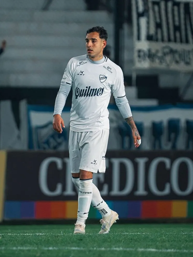 El defensor llegaría a préstamo desde Quilmes, club con el que mantiene contrato hasta fines de temporada.