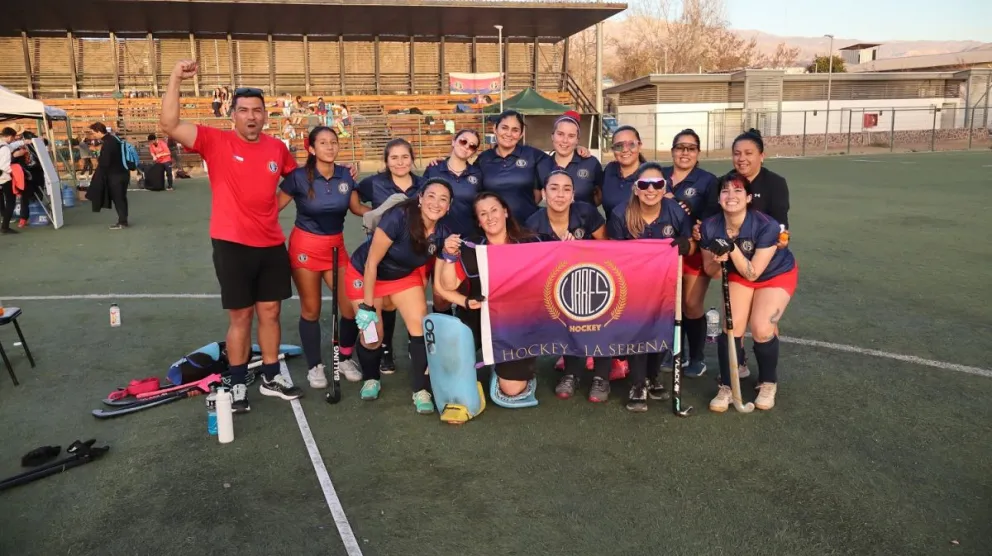 La delegación de URRES regresó a casa con el título del torneo de aniversario de Los Andes celebrado con equipos de todo el país. (Foto: URRES Hockey)