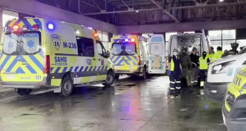  Ambos carabineros fueron trasladados de urgencia hasta el Hospital Base de Valdivia, donde ingresaron para recibir atención especializada. (Foto: Cedida)