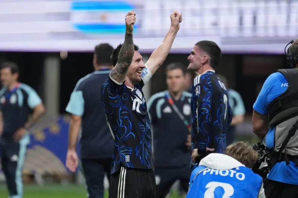 Argentina necesitó de Messi y de su estirpe triunfadora para sortear la resistencia de Inglaterra que se puso en ventaja al comienzo de la segunda etapa. (Foto: EFE)