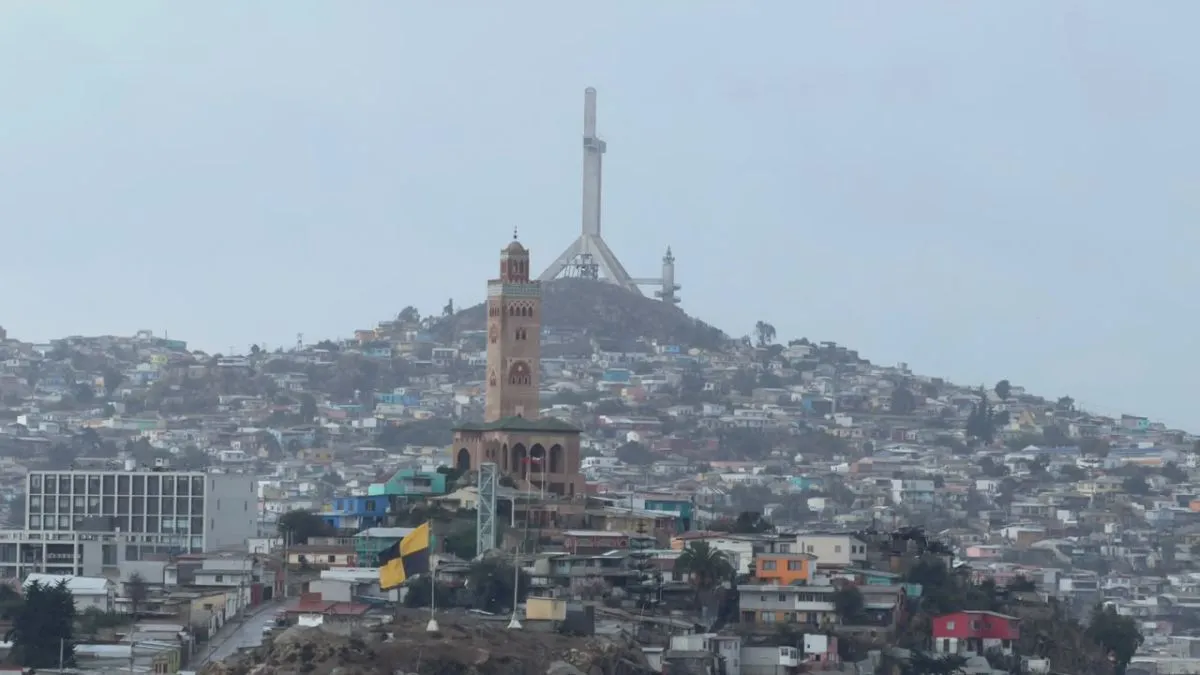 Sistema frontal afectará la zona central y norte con intensas lluvias y fuertes vientos