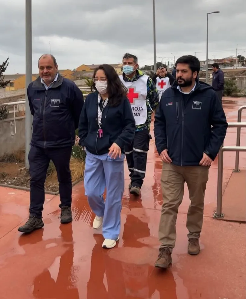 El subsecretario de Servicios Sociales, Alejandro Fernández recorrió junto al seremi Gonzalo Cortés Urra diversos puntos de la región para supervisar las medidas de prevención.