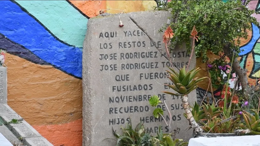 La ceremonia fue realizada de manera privada y participaron también funcionarios del Servicio Médico Legal y del programa de Derechos Humanos del Ministerio de Justicia.