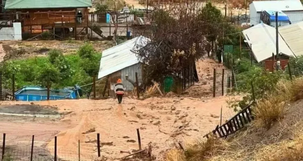 En Los Vilos y Canela se vivían las situaciones más críticas en la provincia de Choapa, con decenas de personas aisladas por la bajada de quebradas y aumento de caudal en esteros.