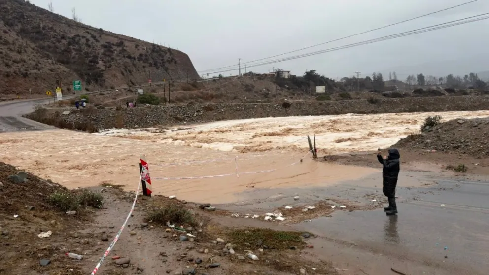 Uno de los principales probloemas en la provincia de Elqui fueron las bajadas de quebradas que por años no tenían agua. En la imagen, la quebrada de Islón que corto la ruta.