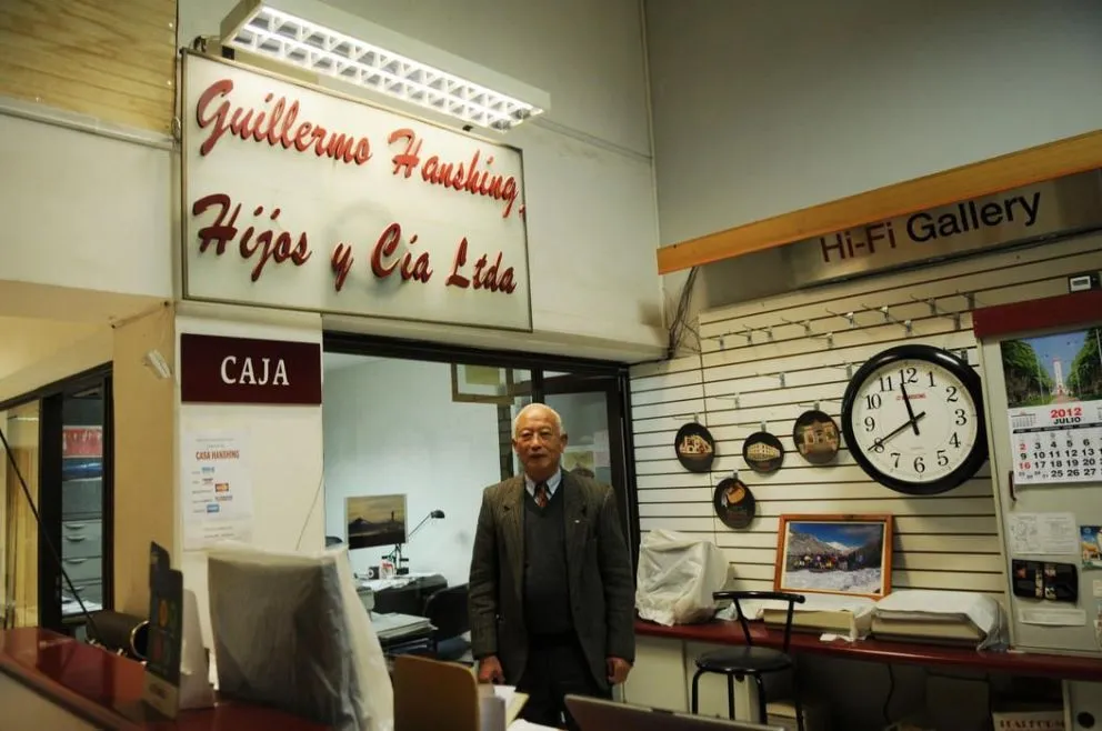 Además de su destacada trayectoria comercial, Hanshing fue un miembro relevante de la vida social de la región, reconocido por su labor de 50 años como socio insigne del Rotary Club La Serena.