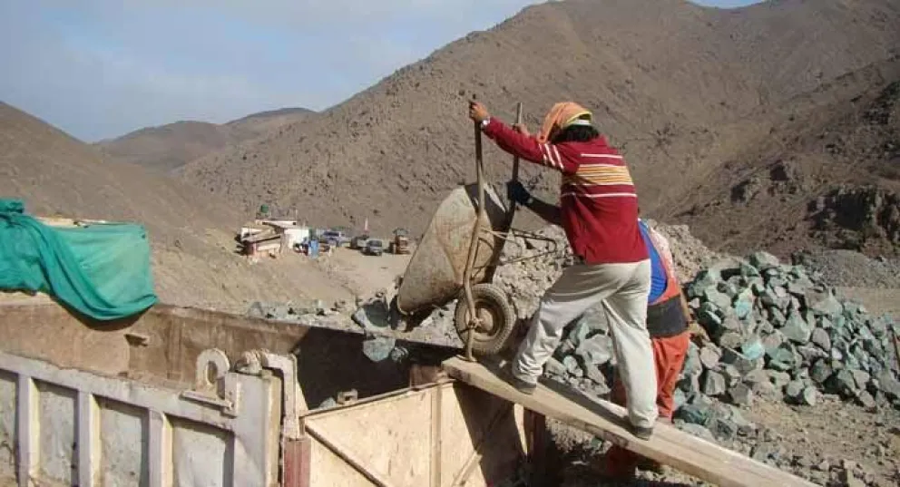 Más de 600 pequeños productores mineros enfrentan dificultades para reanudar sus faenas debido a los daños provocados por el sistema frontal.