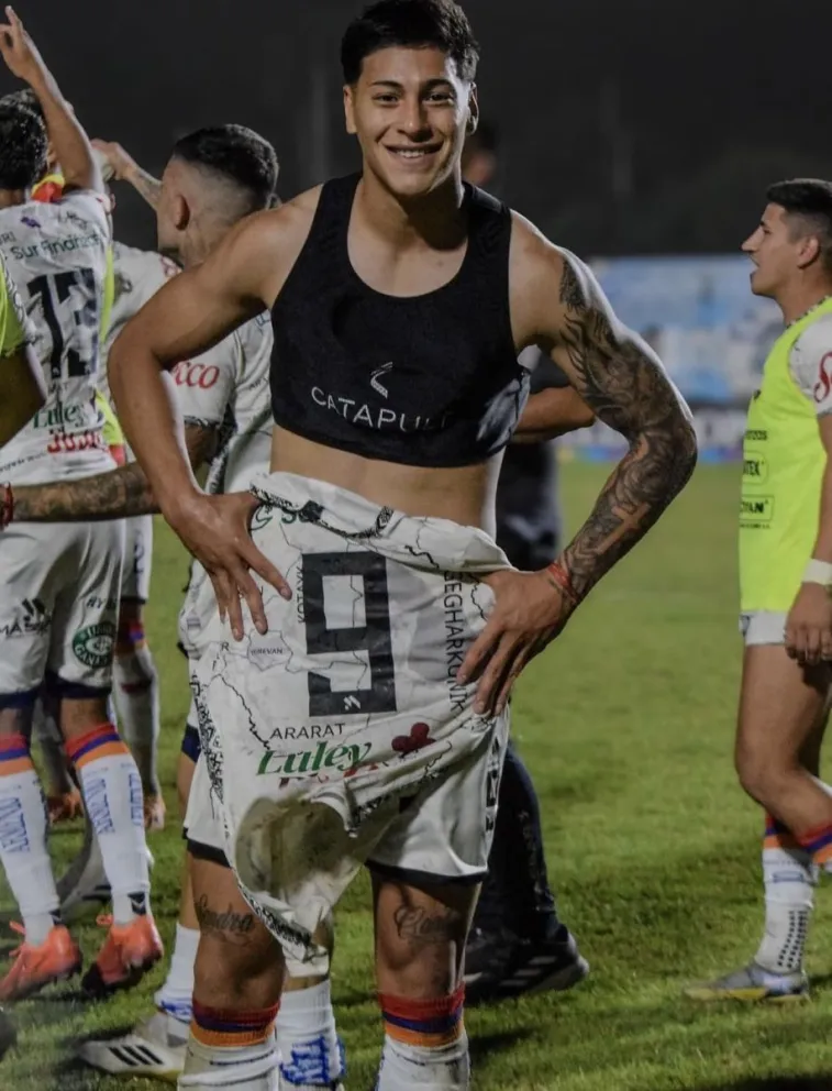 Con un defensor central, un arquero joven y ahora un delantero - en la foto - que llega precedido por sus goles en Argentina, La Serena busca entregar nuevas herramientas a Felipe Gutiérrez para revertir el presente del equipo. (Foto: RRSS/CDLS)