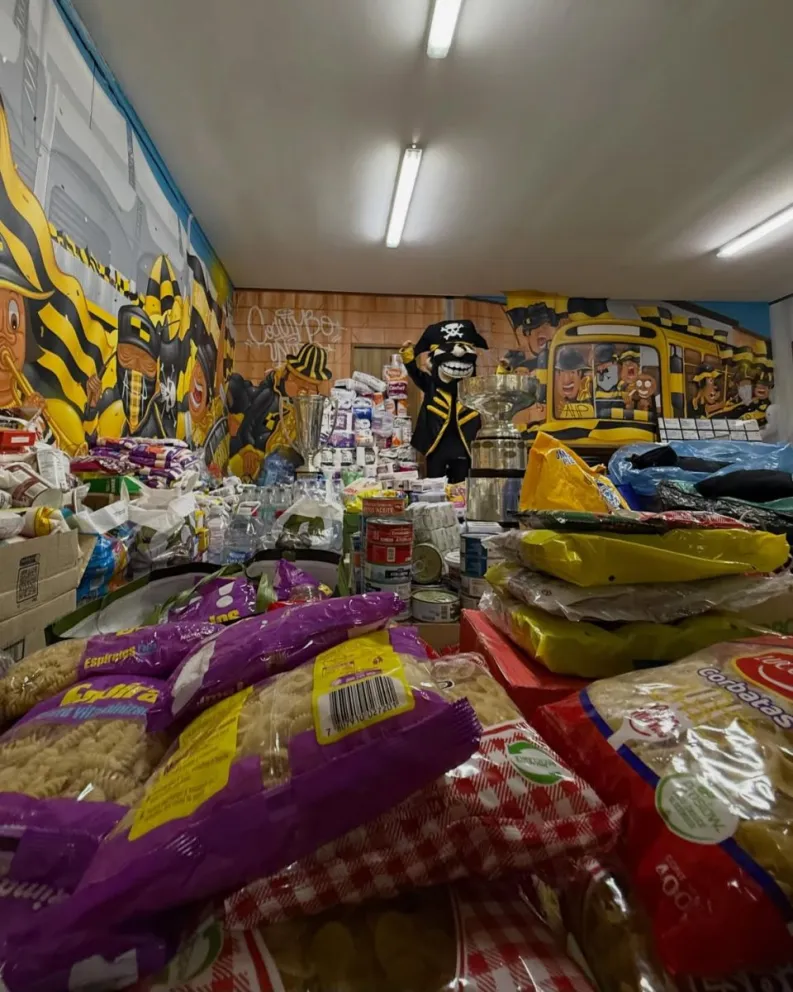 Coquimbo vuelve a demostrar que el concepto de "Fuerza y Coraje" trasciende la cancha y se convierte en una expresión concreta de solidaridad con quienes han sido afectados por el temporal en la última semana. (Foto: Coquimbo Unido)